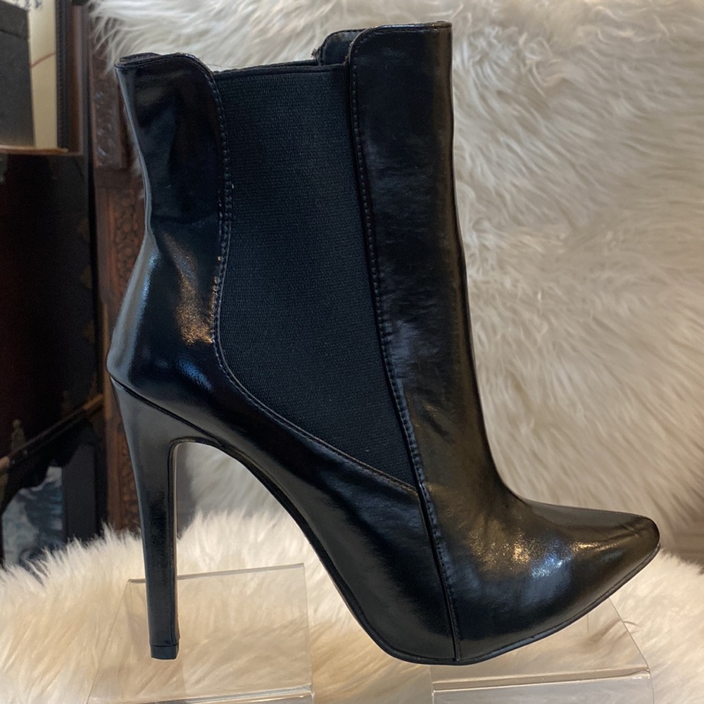 Black Pointy Toe Pull On Booties - image 5